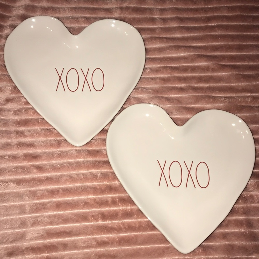 Set of 2 Rae Dunn “xoxo” plates